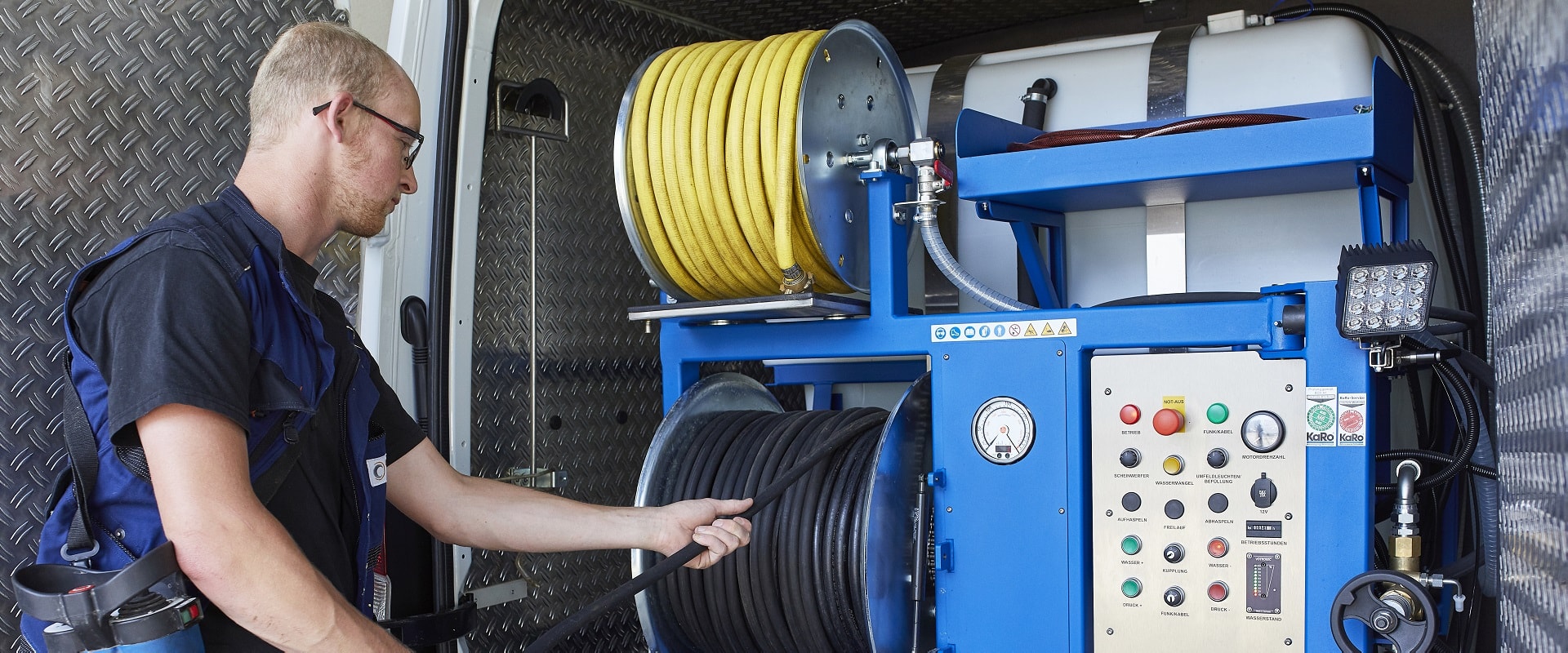 Die Kanalspülung führen wir bei Demmerling Kanal- und Sanitärtechnik in Lennestadt und Umbegung mittels modernstem Equipment durch.